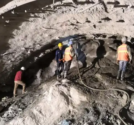 沭阳隧道拱顶带模注浆料，微膨胀注浆料的特点及施工工艺